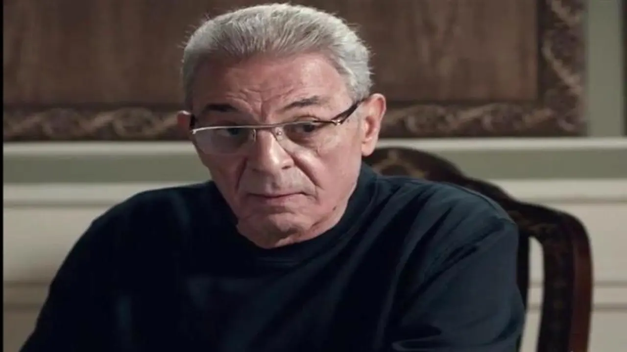 ابن محمود حميدة يطلب منه التنحي عن قضية فتاة المنصورية بمسلسل فرصة أخيرة